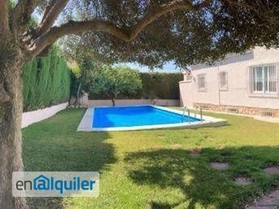 Alquiler de Villa 3 dormitorios, 2 baños, 1 garajes, Buen estado, en L´Eliana, Valencia