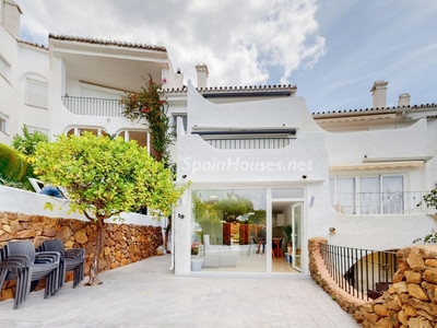 Apartamento en venta en Alto de los Monteros, Marbella