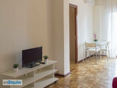 Soleado apartamento de 1 dormitorio con aire acondicionado y balcón en alquiler en Tetuán