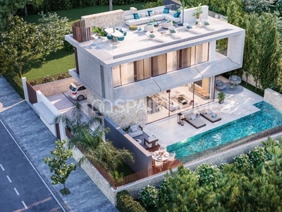 Villa junto a la playa con piscina privada en Marbella Golden Mile