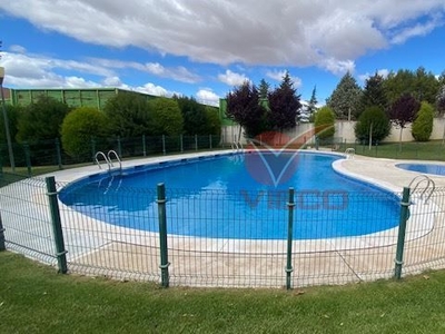 Venta de casa con piscina en Chillarón de Cuenca