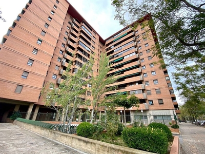 Alquiler de ático en avenida De Gómez Laguna de 4 habitaciones con terraza y garaje