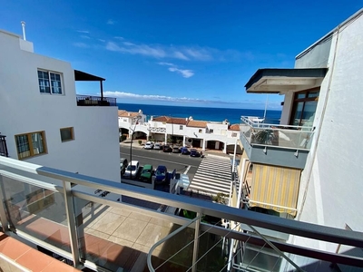 Alquiler de ático en Los Cristianos - Playa de las Américas de 2 habitaciones con terraza y muebles