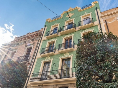 Alquiler de piso en calle Raval de Jesús de 4 habitaciones con terraza y balcón