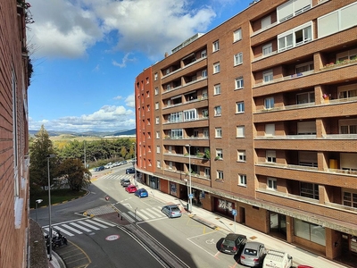 Alquiler de piso en Ermitagaña - Mendebaldea de 3 habitaciones con terraza y garaje