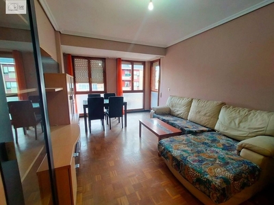 Alquiler de piso en Txagorritxu - El Pilar de 3 habitaciones con terraza y calefacción