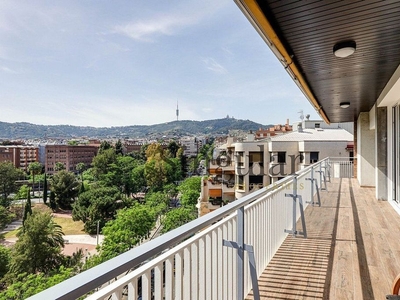Piso en venta en Sant Gervasi - Galvany de 4 habitaciones con terraza y piscina