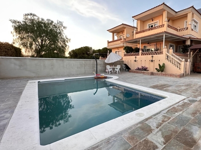 Venta de casa con piscina y terraza en Moguer, El vigia