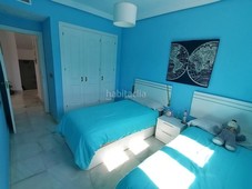 Casa adosada casa pareada con piscina privada cerca del mar, 4 dormitorios en Estepona