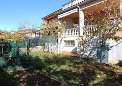 Casa con 5 habitaciones con parking, calefacción y aire acondicionado en Girona