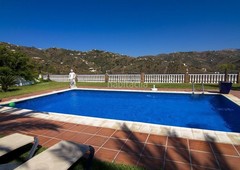 Chalet villa con vistas panorámicas al mar y las montañas en Torrox