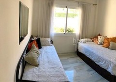 Piso con 2 habitaciones amueblado con ascensor, calefacción, aire acondicionado y vistas al mar en Mijas