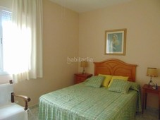 Piso con 3 habitaciones amueblado con ascensor, parking, piscina, aire acondicionado y vistas al mar en Fuengirola