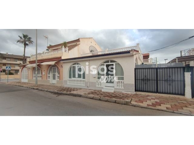 Casa adosada en venta en Calle de Helena