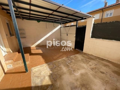 Casa adosada en venta en Valdeaveruelo