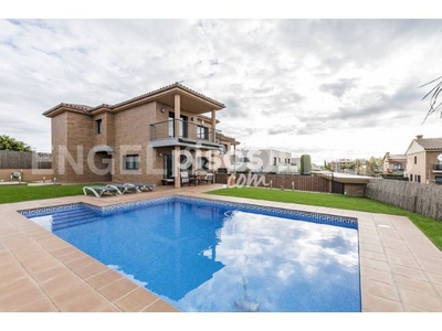 Casa pareada en alquiler en Carrer del Montseny en Cabrera de Mar por 3.500 €/mes