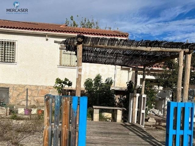 Chalet en venta en Calle Río Nervión, cerca de Calle Río Tajo en Torrejón del Rey por 125.000 €