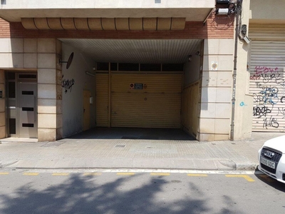 Garaje en venta en Cornellà De Llobregat de 9 m²