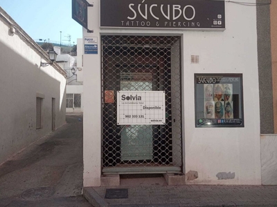 Local en venta en Almería de 140 m²