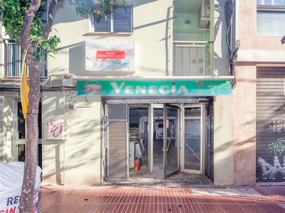 Local en venta en Cornellà De Llobregat de 105 m²