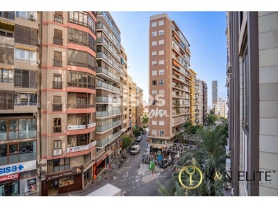 Piso en alquiler en Avenida de Alfonso X El Sabio, 1 en Centro Tradicional por 1.000 €/mes