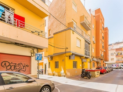 Piso en venta en Almería de 81 m²