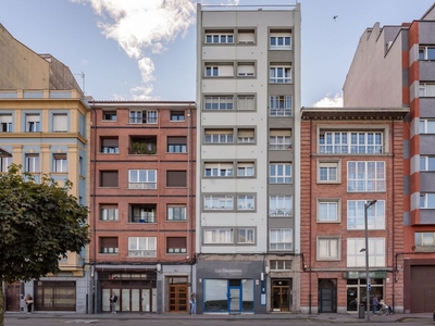 Piso en venta en Avilés de 69 m²