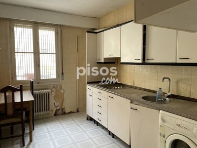 Piso en venta en Duquesa de La Victoria 3 Habitaciones Salon Baño Ascensor