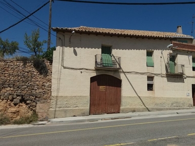 Venta de casa con terraza en Monroyo