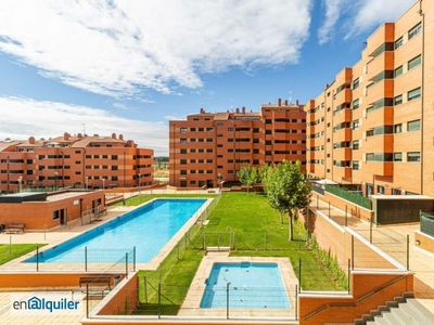 Alquiler piso trastero y piscina