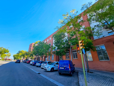 Se vende luminoso piso en Sabadell con tres habitaciones y ascensor Venta Sabadell