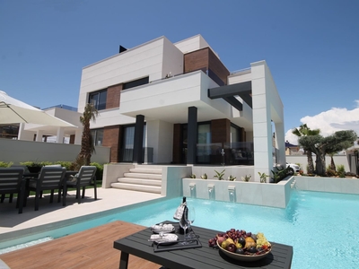 Chalet en venta en El Chaparral - La Siesta - La Torreta, Torrevieja, Alicante