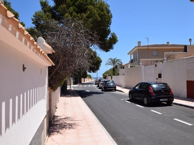 Chalet en venta en La Zenia, Orihuela, Alicante