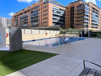 Piso en venta en Miralbueno de 2 habitaciones con terraza y piscina