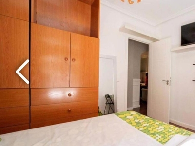 Se alquila habitación en piso de 4 dormitorios en Concepción, Madrid
