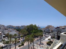 Alquiler apartamento en avenida josé banús apartamento con 2 habitaciones amueblado con ascensor, aire acondicionado, vistas al mar y vistas a la montaña en Marbella
