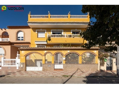 Amplísima casa en Churriana de la Vega (zona San Cayetano)