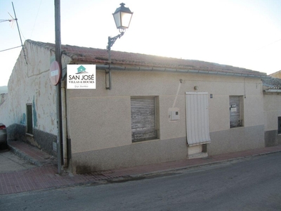 Сasa con terreno en venta en la carrer Castell' Monóvar