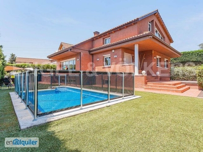 Fantástica casa en alquiler con piscina en Mirasol