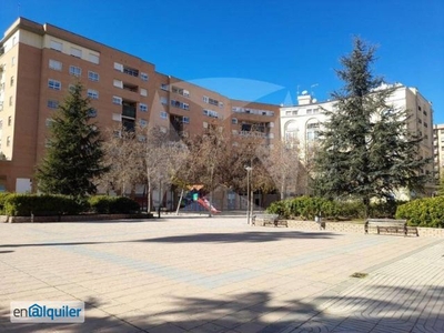 Vivienda en alquiler con cocina amueblada y plaza de garaje. Zona valdepasillas