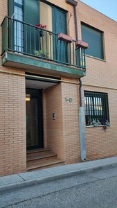 Alquiler de ático en Los Cigarrales-La Bastida de 2 habitaciones con terraza y garaje