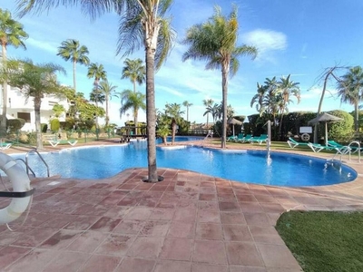Alquiler de dúplex en Benahavís de 2 habitaciones con terraza y piscina