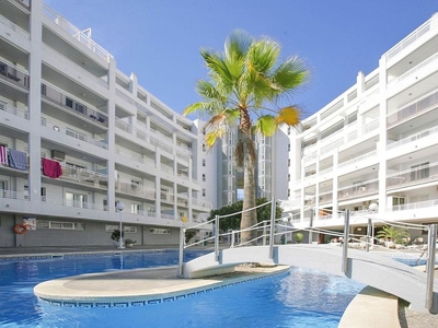 Ático en venta en plaza Europa de 2 habitaciones con terraza y piscina