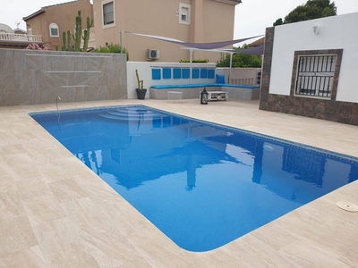 Chalet en venta en Los Balcones, Alicante