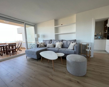 Piso en venta en S'Agaró de 3 habitaciones con terraza y piscina