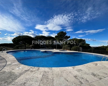 Piso en venta en Sant Pol - Volta de l'Ametller de 3 habitaciones con terraza y piscina