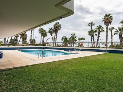 Piso en venta en La Malagueta - La Caleta de 4 habitaciones con terraza y piscina