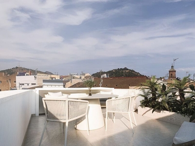 Venta de piso en La Goleta - San Felipe Neri de 2 habitaciones con terraza y jardín