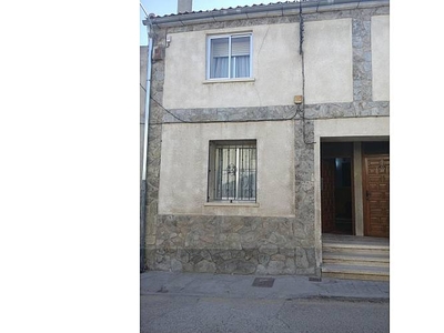 Casa de dos plantas con 4 habitaciones en Segovia
