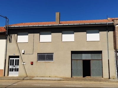Casa o chalet independiente en venta en carretera Santa María del Páramo, 5